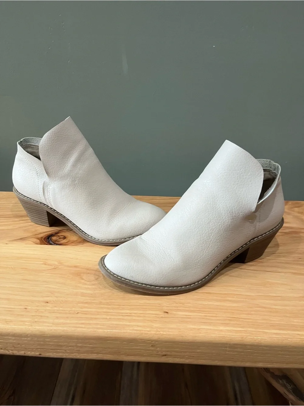 N/A clean white